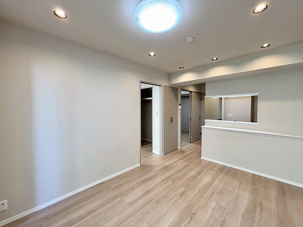 新大塚共同住宅_お洒落なリビングダイニングキッチンの写真