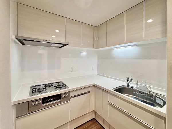 小石川ハウス_広いキッチンの写真