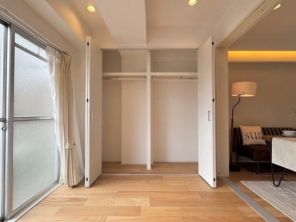 四谷ハイコーポ_広々としたクローゼットの写真