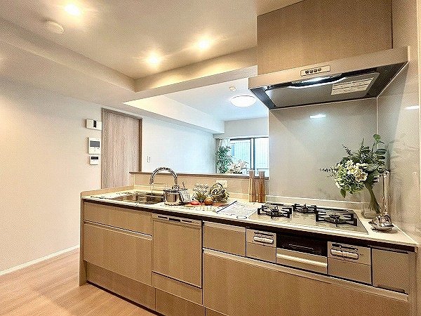 エクレールガーデン南荻窪_木目調のキッチンの写真