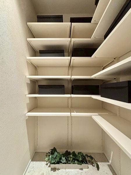 パークシティ中央湊ザタワー_たくさんしまえるシューズインクローゼットの写真