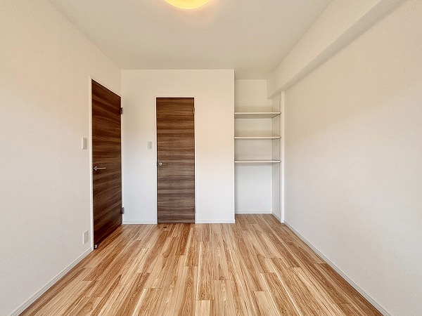 ビラカーサ四谷四丁目_南向きの洋室の写真