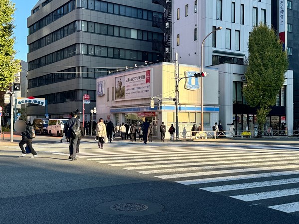三田駅前の通り