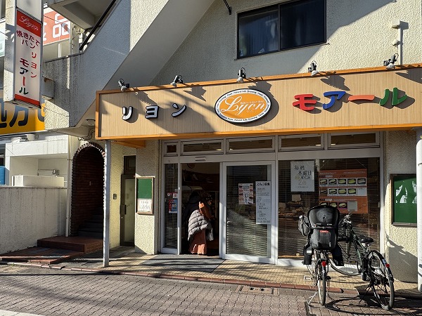 駅前のベーカリー