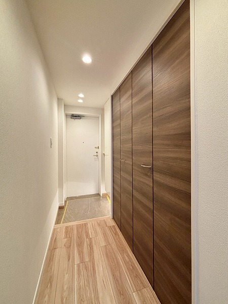 ビラカーサ四谷四丁目_広々とした廊下の写真