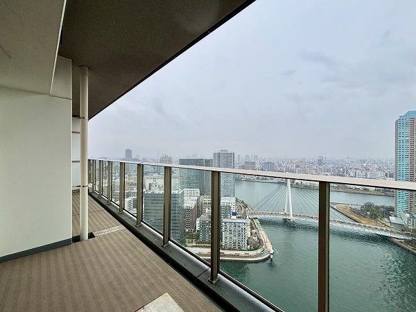 パークシティ中央湊ザタワー_東向きのバルコニーの写真