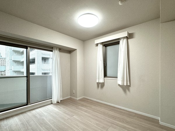 アビテ白金台_二面採光の洋室の写真