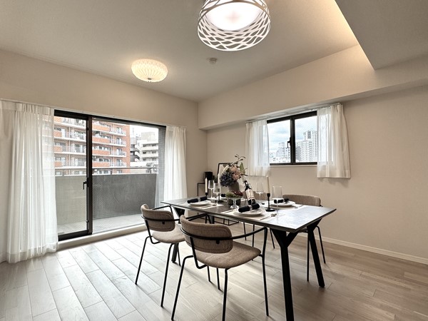 三田シティハウス_明るいメインルームの写真