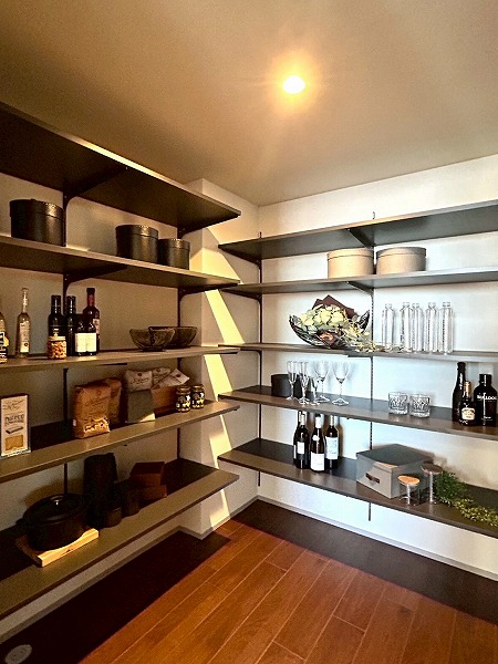 中野サンクォーレ_大きなパントリーの写真