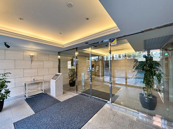 ビラカーサ四谷四丁目 エントランス