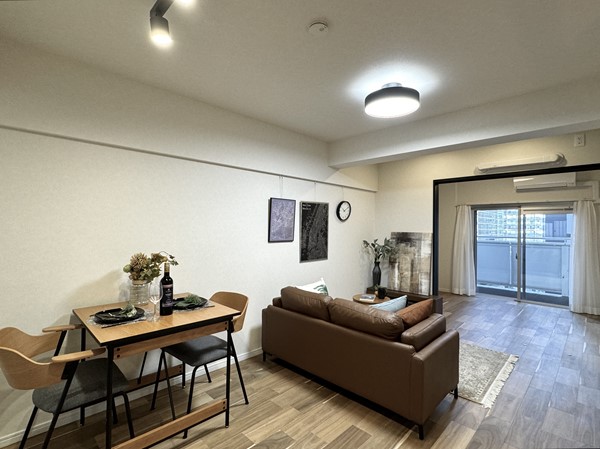 三田ナショナルコート_約12帖のメインルームの写真