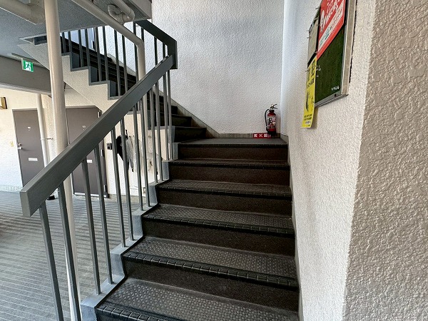 四谷ハイコーポ　共用階段