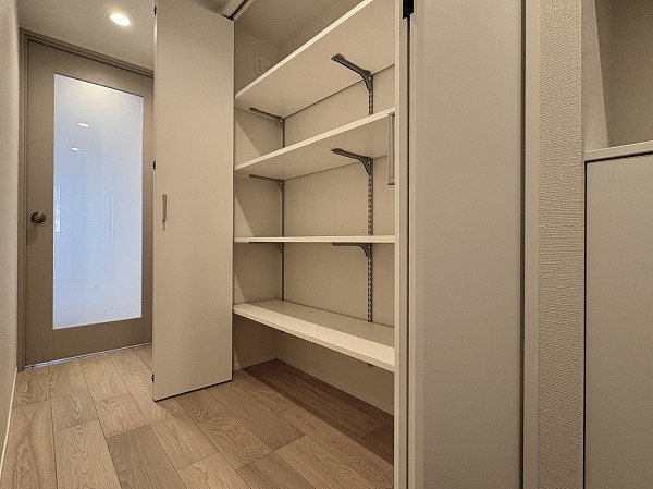 イトーピア目黒青葉台_廊下収納の写真