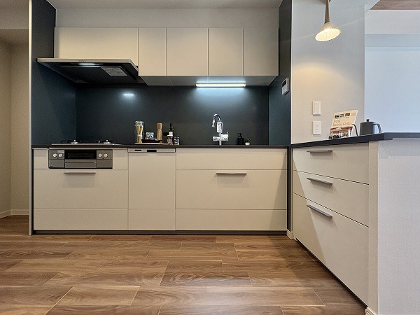 ファミールヒルズ目黒東山_L字型のキッチンの写真1