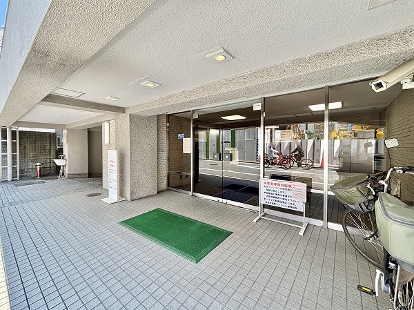 湯島武蔵野マンション　アプローチ