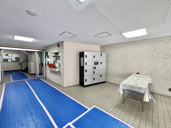 湯島武蔵野マンション　エントランス