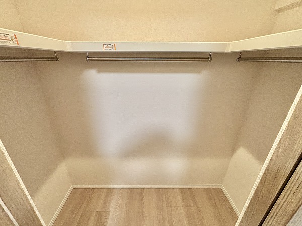 湯島武蔵野マンション_大きなウォークインクローゼットの写真