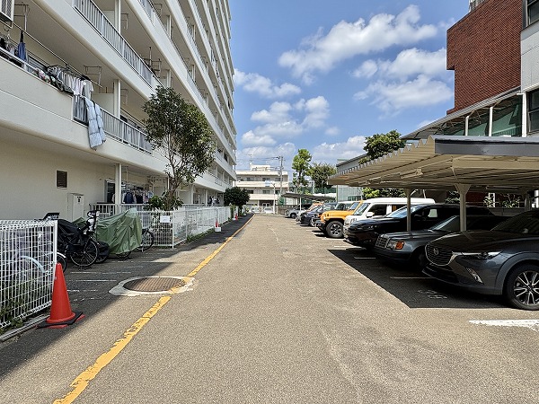 上町マンション 駐車場