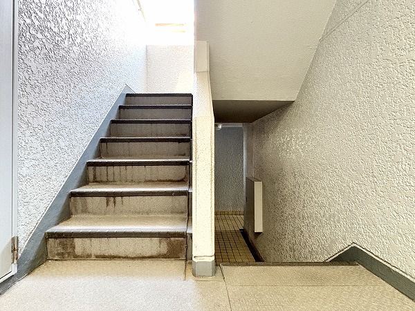 メゾン烏山_外階段の写真