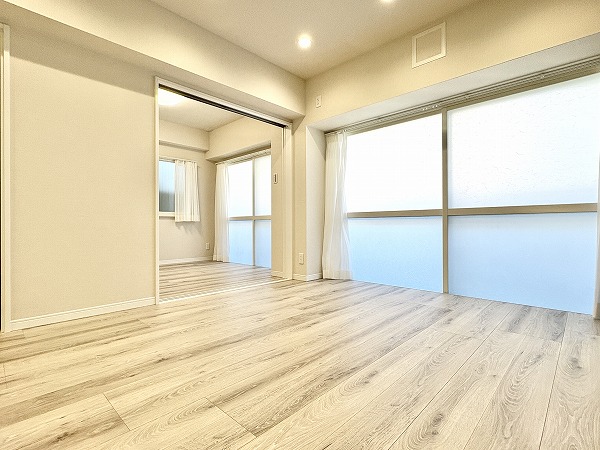 メゾン烏山_ゆとりあるリビングダイニングキッチンの写真