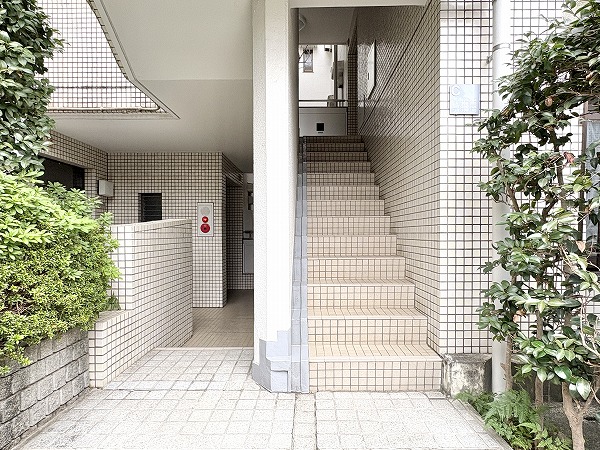 ハウス梅ヶ丘_外階段の写真