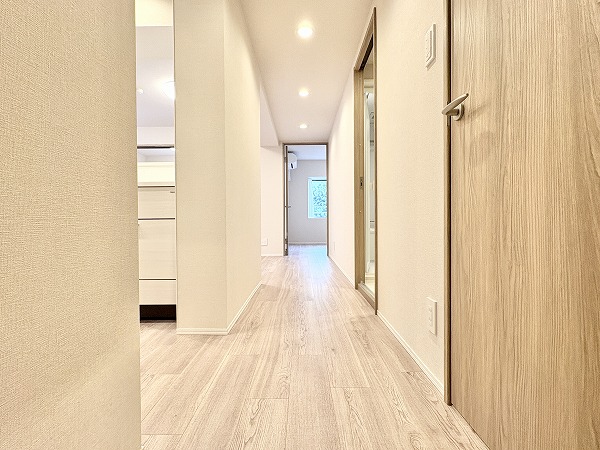 ハウス梅ヶ丘_シンプルな室内廊下の写真