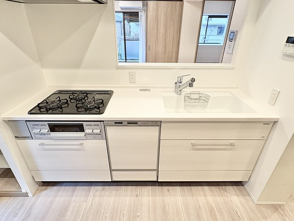 ハウス梅ヶ丘_リノベーション済みのキッチンの写真