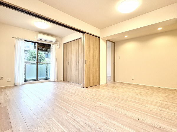 ハウス梅ヶ丘_温かみを感じられるリビングダイニングの写真