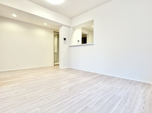 ハウス梅ヶ丘_清潔感あふれるリビングダイニングの写真