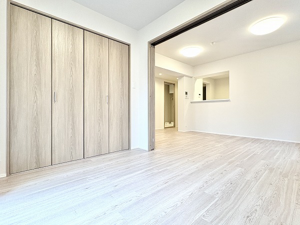 ハウス梅ヶ丘_広々とした洋室の写真