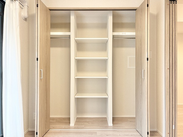 ハウス梅ヶ丘_クローゼットの写真1