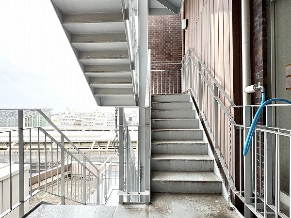 セントラル経堂_外階段の写真