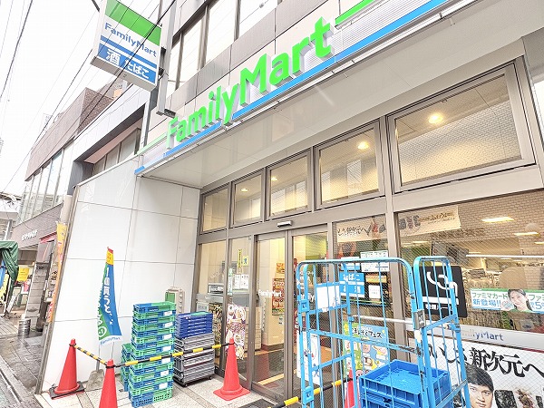 ファミリーマート 経堂駅前店