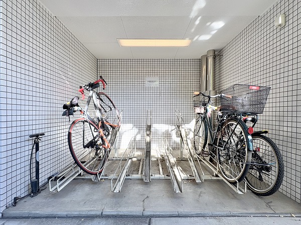 ラコント新宿セントラルパークアパートメント_駐輪場の写真