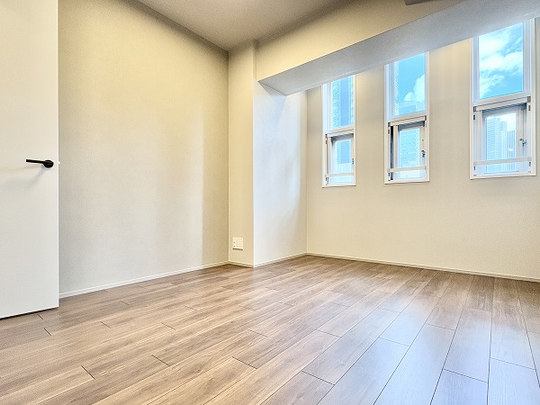 ラコント新宿セントラルパークアパートメント_広々とした洋室の写真