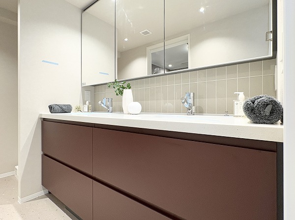 代々木ロイヤルマンション_ホテルライクな洗面化粧台の写真