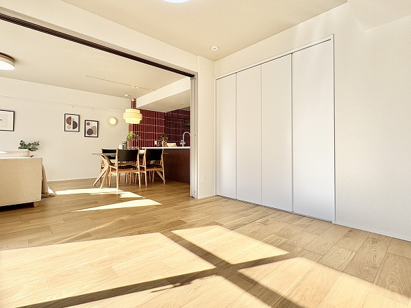 代々木ロイヤルマンション_メインルームに隣接しているお部屋の写真