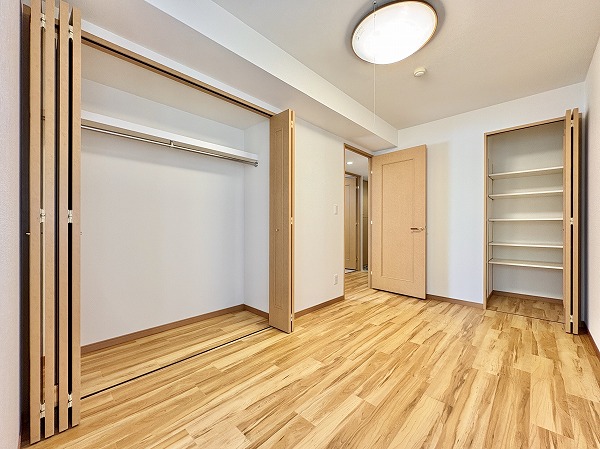 デュオ・スカーラ用賀_収納豊富な寝室の写真