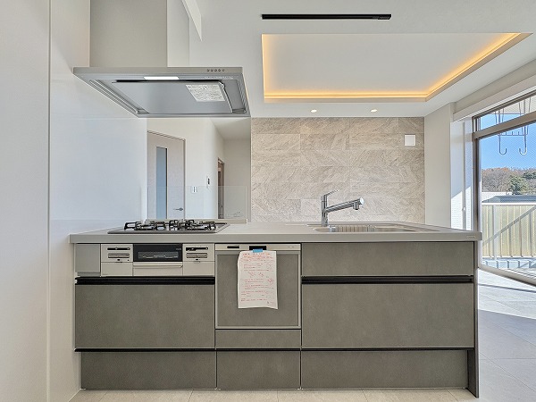 CS上用賀ハウス_新設された対面キッチンの写真