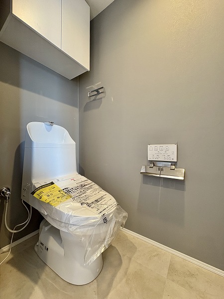 オーベル三軒茶屋dR_グレー調の独立トイレの写真