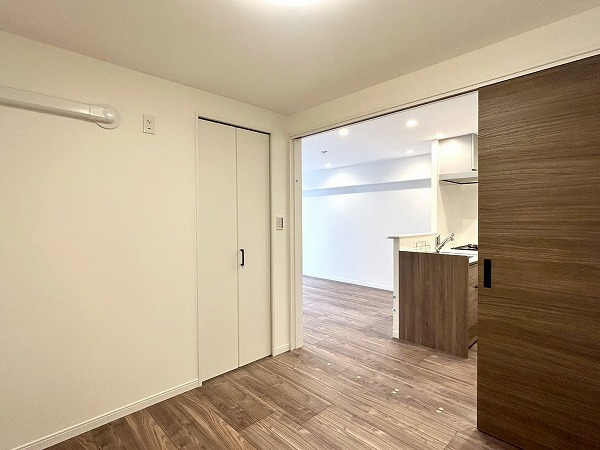 シェトワ代々木_開放感のある約4.5帖の洋室の写真