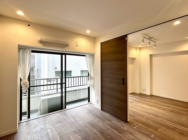 シェトワ代々木_広々とした約5帖の洋室の写真