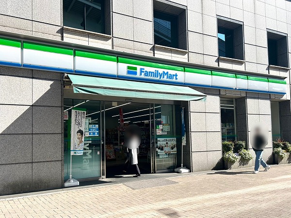 ファミリーマート 初台交差点前店
