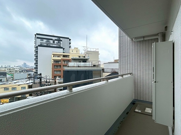 ヴィーナ・パルテール_ゆとりのある広さのバルコニーの写真