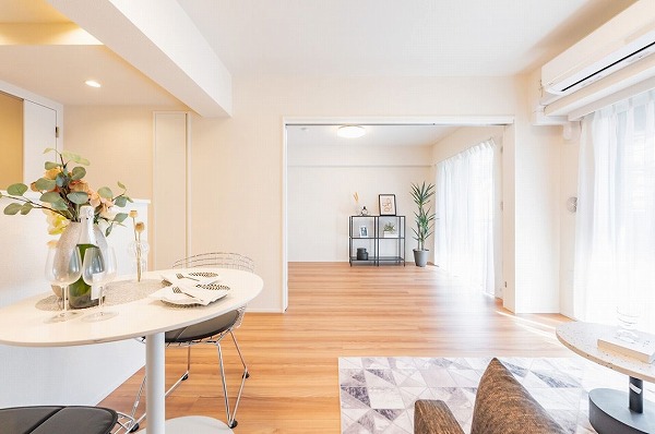 ライオンズマンション世田谷若林_リビングの写真