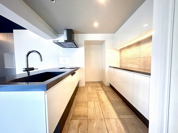 カルム赤坂_システムキッチンの写真