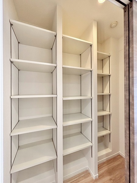 ビラカーサ四谷四丁目_マルチウォークインクローゼットの写真