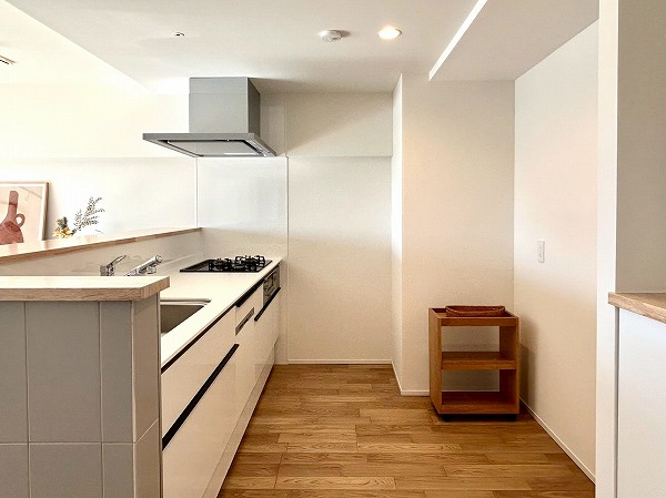 オーク荻窪マンション_ゆとりのあるキッチンの写真