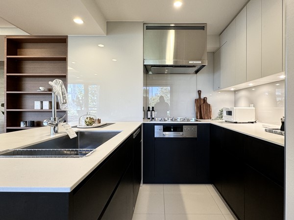 パークレ・ジェイド白金レジデンス_システムキッチンの写真