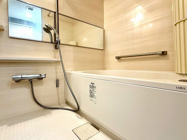 アベニュー世田谷_浴室乾燥機付きのバスルームの写真